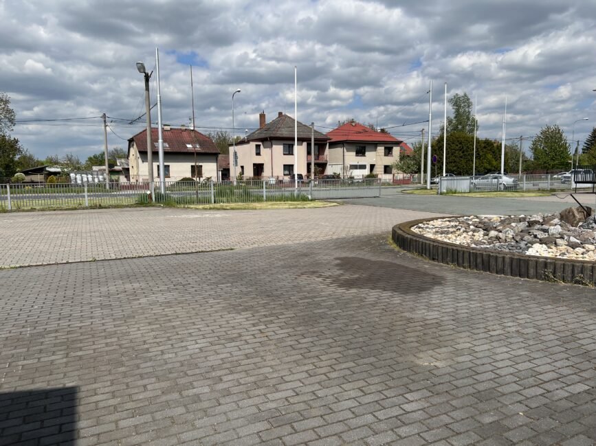 Pronájem skladu 120 m2 + 120 m2 zpevněné plochy – Vlčkovická, Hradec Králové