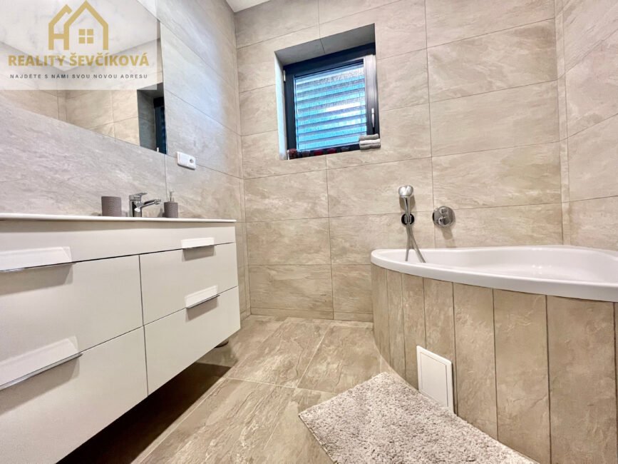Pronájem novostavby RD včetně zařízení, 829 m2 – Běleč nad Orlicí