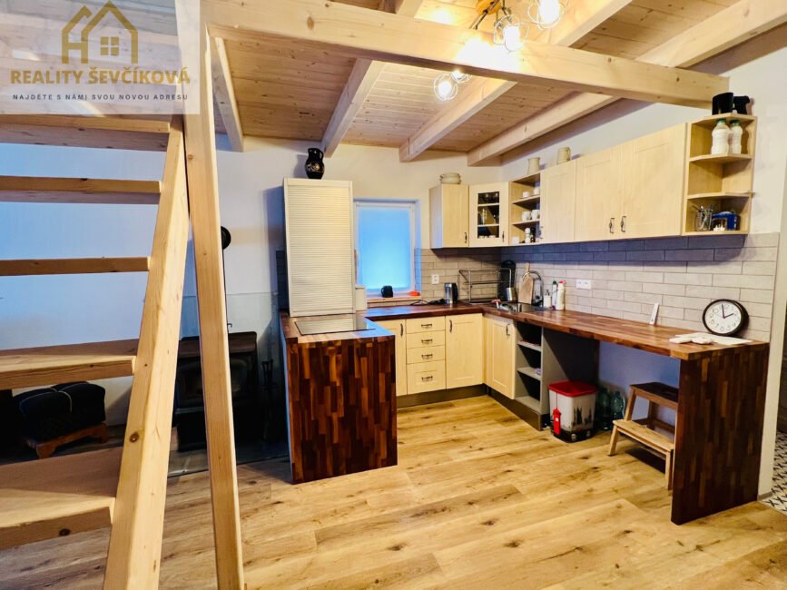Pronájem 4+kk po celkové rekonstrukci, 661 m2 – Dubina, Hradec Králové