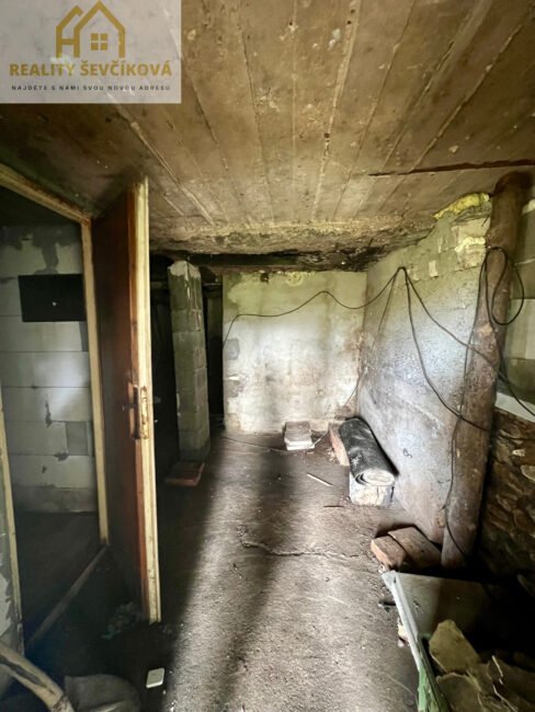 Prodej chaty v lese u rybníka, Svojšice