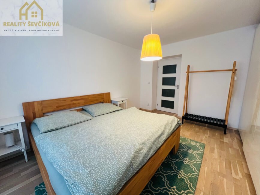 Pronájem kompletně zařízeného 2+1 po rekonstrukci, 54 m2 – Na Střezině