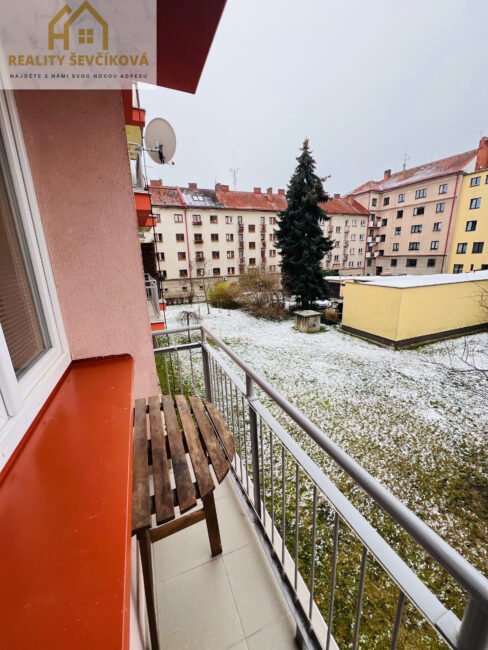 Pronájem kompletně zařízeného 2+1 po rekonstrukci, 54 m2 – Na Střezině