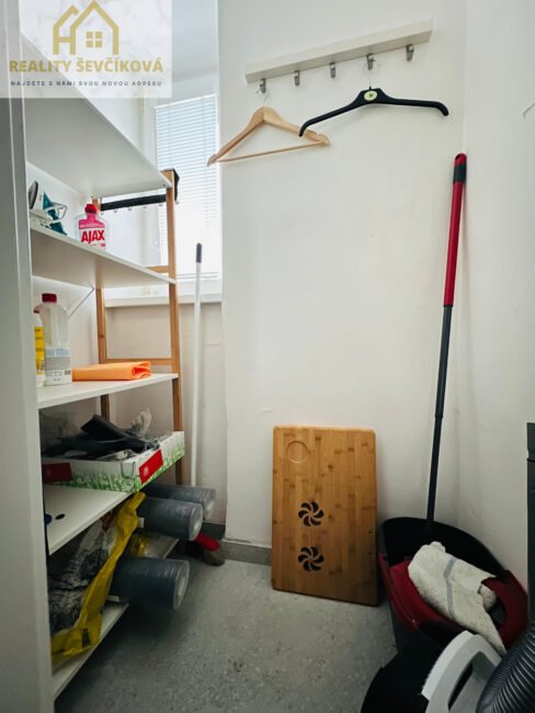 Pronájem kompletně zařízeného 2+1 po rekonstrukci, 54 m2 – Na Střezině