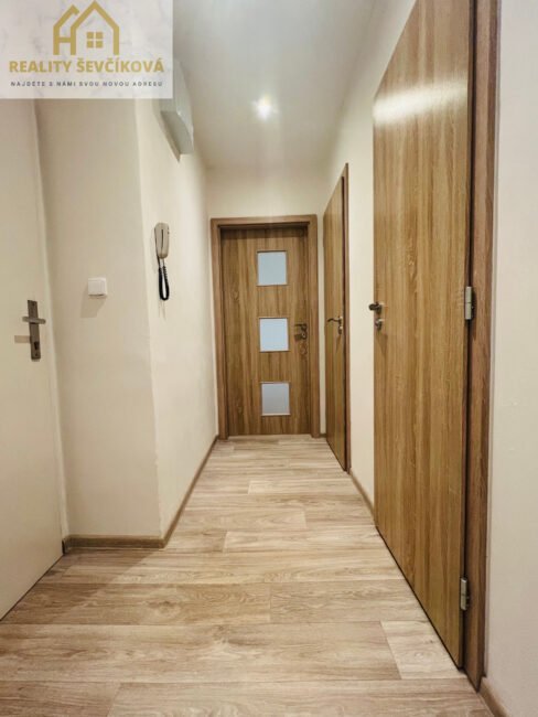 Pronájem pěkného 1+1 po rekonstrukci, 31 m2 – Kydlinovská