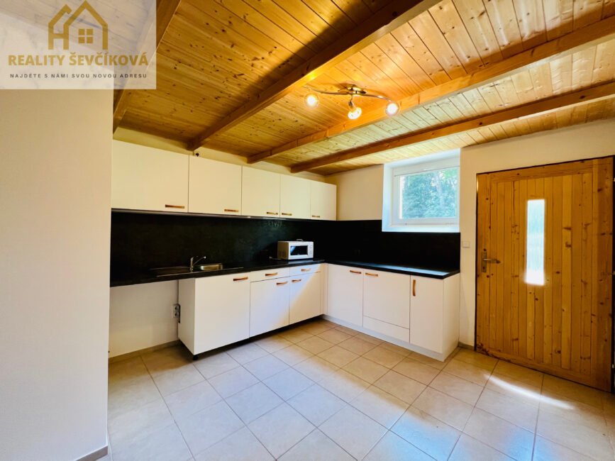 Pronájem 2+kk se zahrádkou a parkováním, 40 m2 – Libišany