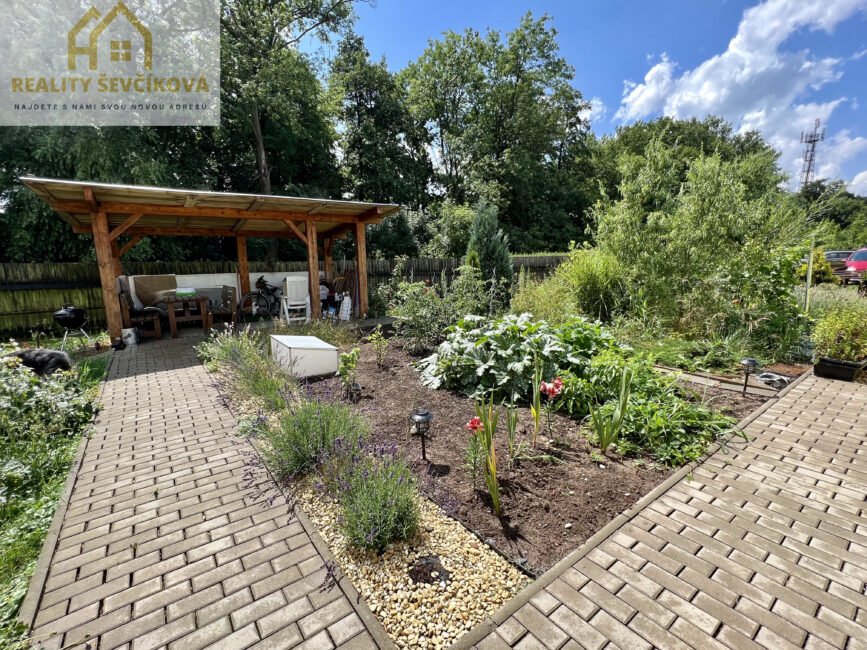 Pronájem 2+kk se zahrádkou a parkováním, 40 m2 – Libišany