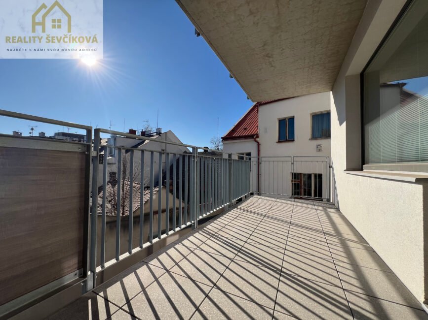 Pronájem novostavby 1+kk s terasou, 35 m2 – V Koutech