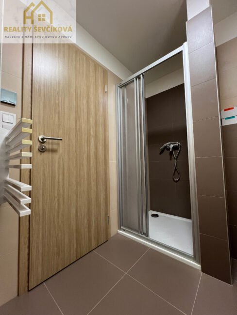 Pronájem novostavby 1+kk s terasou, 35 m2 – V Koutech