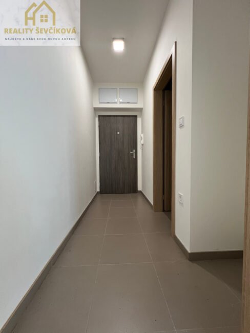 Pronájem novostavby 1+kk s terasou, 35 m2 – V Koutech